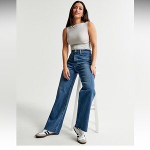 Curve Love Mid Rise 90s Straight
Jean Abercrombie